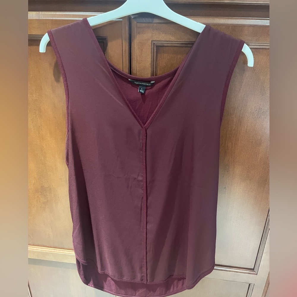 Banana Republic, Maroon V-Neck Tank. Size L.
